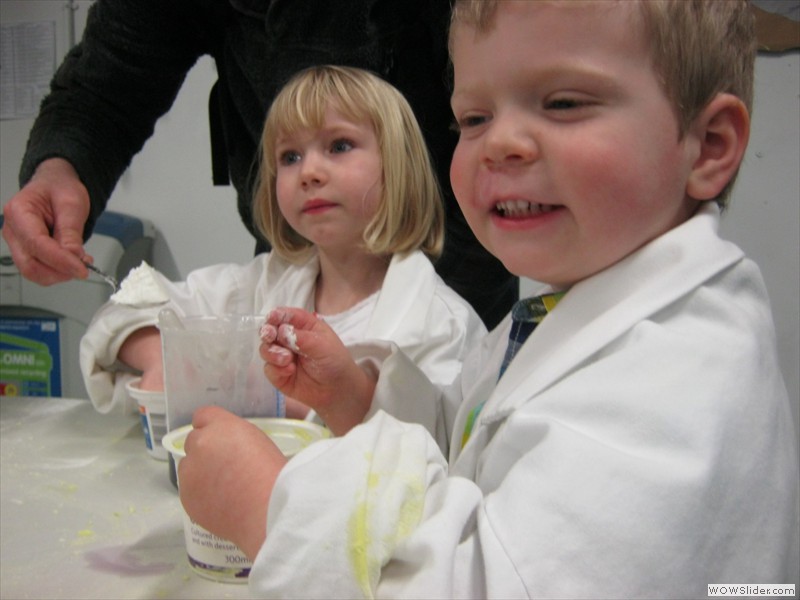 Making slime at the National Aquarium